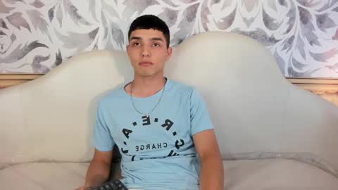 Snapshot of malekk_1 chatting on 10-27-25, 12:20 Malek online show from 10-27-25, 12:20