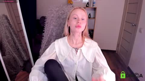 Malena online show from 01-16-25, 01:25