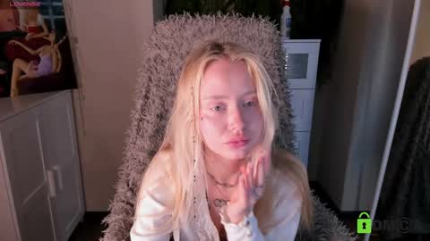 Malena online show from 10-04-25, 10:24