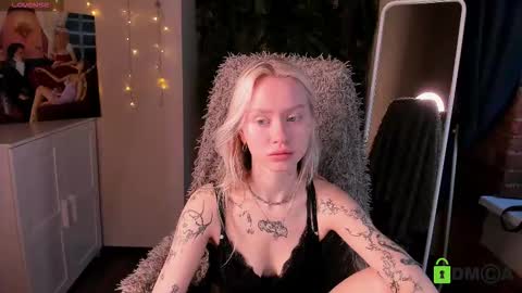 Snapshot of malenaernman chatting on 11-14-25, 10:25 Malena online show from 11-14-25, 10:25