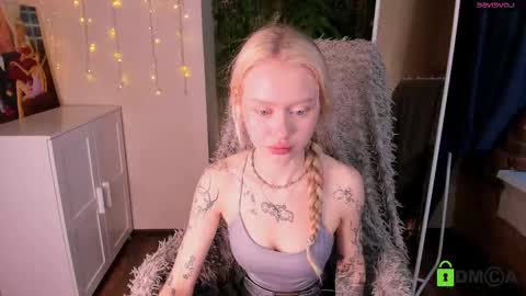 Snapshot of malenaernman chatting on 11-21-25, 10:25 Malena online show from 11-21-25, 10:25