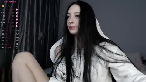 Snapshot of malenkiykamen chatting on 02-24-26, 02:15 piu online show from 02-24-26, 02:15