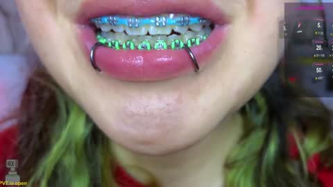 Snapshot of malicia_witch_ chatting on 12-31-24, 01:26 Mar  Alicia     Rosie  v A L I C I A W I T C -  Meg Cherie online show from 12-31-24, 01:26