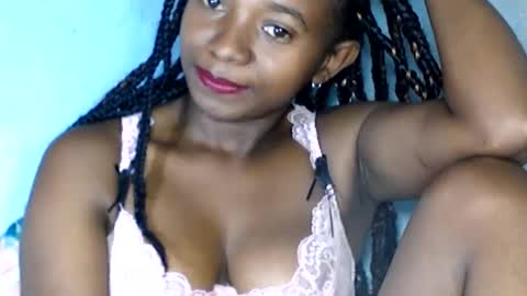 malinah01 online show from 12-11-24, 12:44