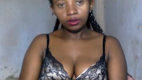 malinah01 online show from 12-17-24, 07:29