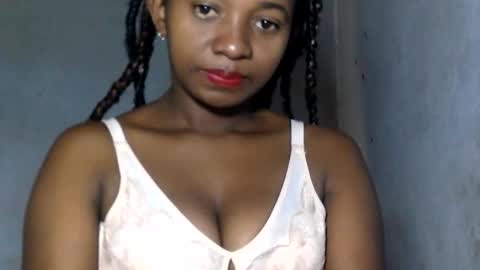 malinah01 online show from 12-19-24, 04:34
