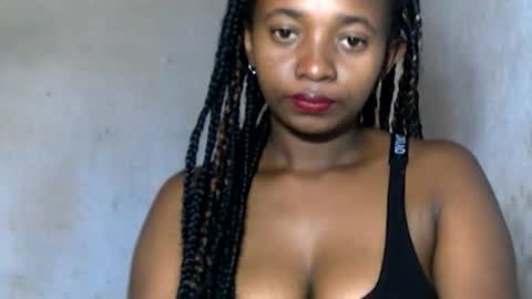malinah01 online show from 12-19-24, 09:40