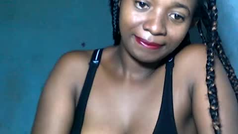 malinah01 online show from 12-19-24, 04:24