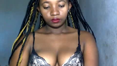 malinah01 online show from 01-05-25, 03:22