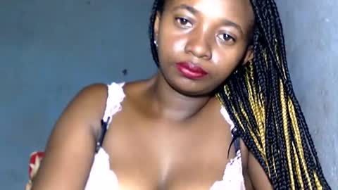 malinah01 online show from 01-07-25, 05:31