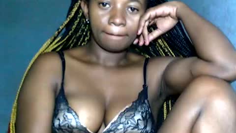 malinah01 online show from 01-11-25, 12:22