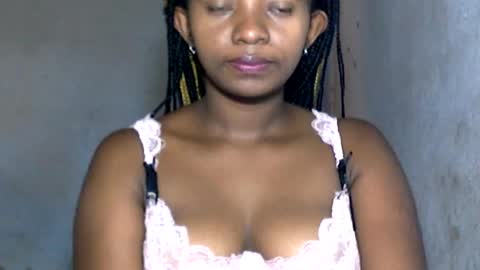 malinah01 online show from 01-13-25, 06:16