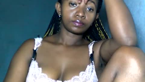 malinah01 online show from 01-13-25, 03:58