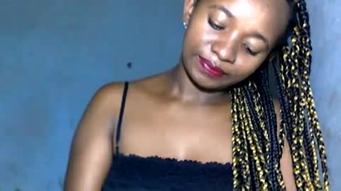 malinah01 online show from 01-18-25, 07:04