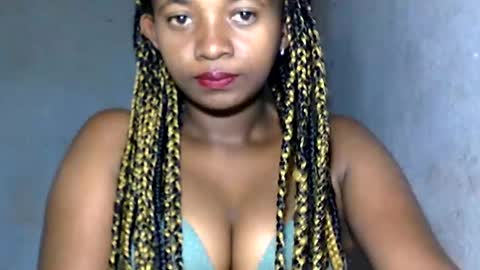 malinah01 online show from 01-19-25, 03:39