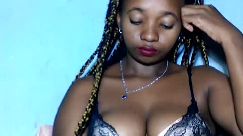 malinah01 online show from 01-25-25, 02:37