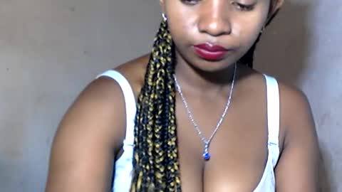 malinah01 online show from 01-28-25, 08:36