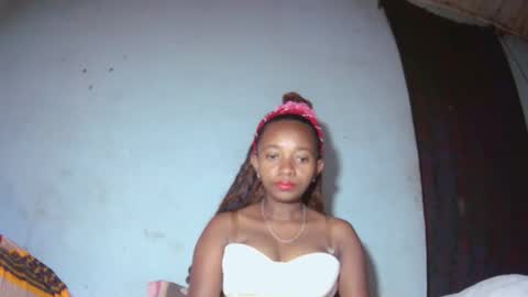 malinah01 online show from 09-18-25, 04:25