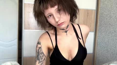 Snapshot of malliissa chatting on 04-15-26, 09:05 Eva online show from 04-15-26, 09:05