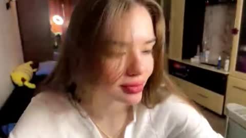 Snapshot of mallybooo chatting on 03-19-26, 03:05 Jinny online show from 03-19-26, 03:05