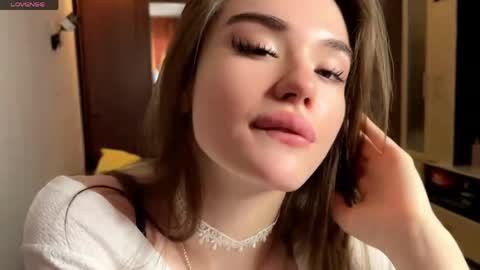 Snapshot of mallybooo chatting on 04-15-26, 03:30 Jinny online show from 04-15-26, 03:30