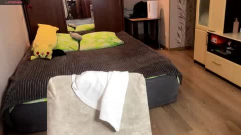 Snapshot of mallybooo chatting on 04-15-26, 08:09 Jinny online show from 04-15-26, 08:09