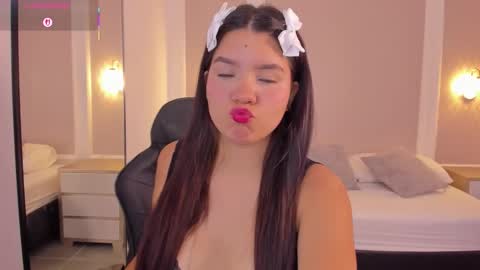 Snapshot of malu_03x chatting on 10-17-25, 02:37 M A L U online show from 10-17-25, 02:37