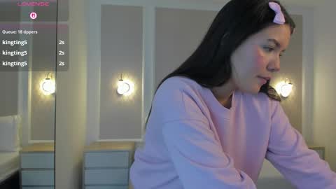 Snapshot of malu_03x chatting on 10-18-25, 02:47 M A L U online show from 10-18-25, 02:47