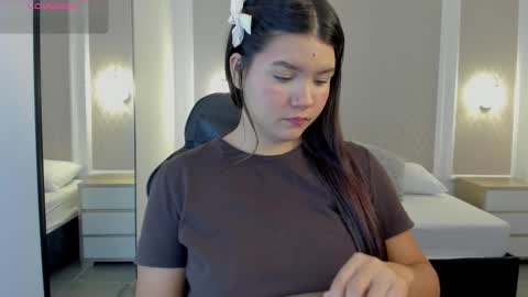 Snapshot of malu_03x chatting on 10-19-25, 02:23 M A L U online show from 10-19-25, 02:23