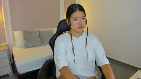 Snapshot of malu_03x chatting on 11-19-25, 12:05 M A L U online show from 11-19-25, 12:05