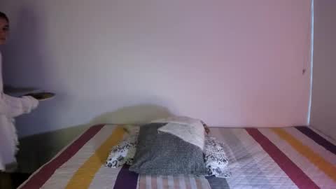 instagram  nueela   online show from 11-29-25, 08:56