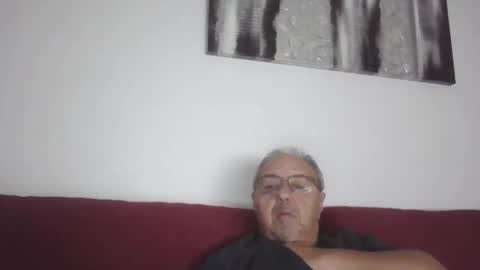 Snapshot of mambow99 chatting on 10-12-25, 01:48 OLDMANFREE online show from 10-12-25, 01:48