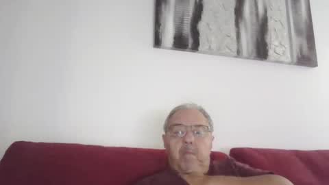 Snapshot of mambow99 chatting on 10-19-25, 05:35 OLDMANFREE online show from 10-19-25, 05:35