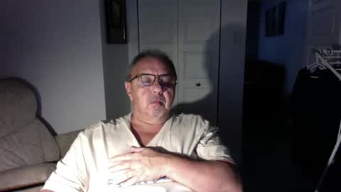 Snapshot of mambow99 chatting on 11-09-25, 02:21 OLDMANFREE online show from 11-09-25, 02:21