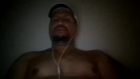Snapshot of man_new chatting on 02-14-25, 08:05 Man new online show from 02-14-25, 08:05