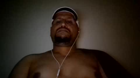Snapshot of man_new chatting on 03-06-25, 01:05 Man new online show from 03-06-25, 01:05
