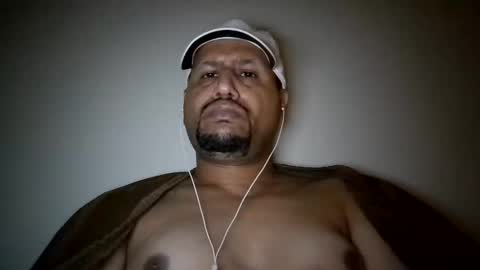 Snapshot of man_new chatting on 03-11-25, 04:10 Man new online show from 03-11-25, 04:10