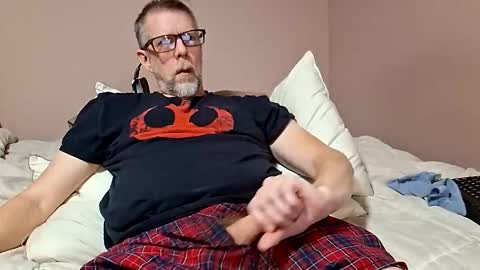 Snapshot of manlymanson chatting on 11-19-25, 01:05 Dickinabox online show from 11-19-25, 01:05