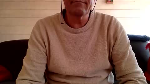 Snapshot of manpower2012 chatting on 10-13-25, 10:59 Manpo online show from 10-13-25, 10:59