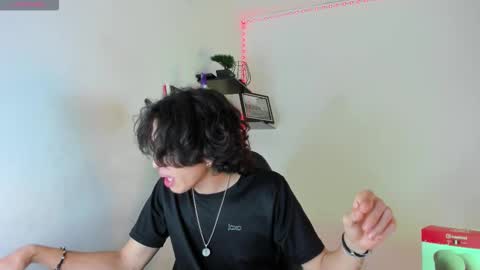 Manuel online show from 10-18-25, 03:09