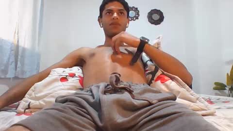 Snapshot of manuel444rl chatting on 10-22-25, 06:29 Manuel RL online show from 10-22-25, 06:29