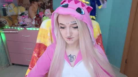 Manuela online show from 11-24-25, 03:39