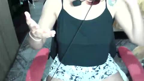 Snapshot of manuescarlate13 chatting on 09-25-25, 05:33 Manu Escarlate online show from 09-25-25, 05:33