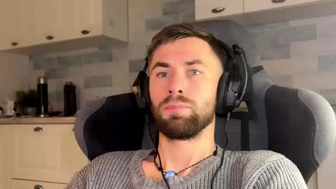 Snapshot of manussa69 chatting on 11-13-25, 03:49 Manussa and Edward online show from 11-13-25, 03:49