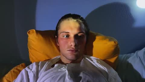 Snapshot of manxoliday chatting on 11-17-25, 08:58 manxoliday online show from 11-17-25, 08:58