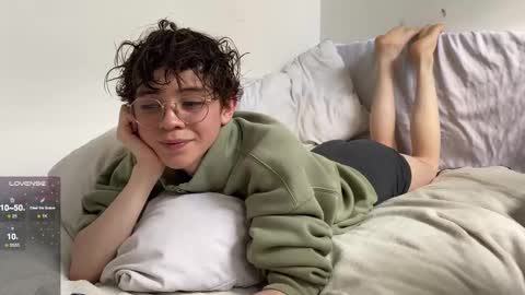 Snapshot of maplefroggy chatting on 02-17-25, 08:58 Maple online show from 02-17-25, 08:58