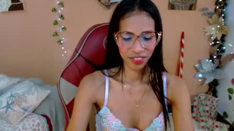 Snapshot of mara_summer chatting on 12-15-25, 01:15 Mara 3 online show from 12-15-25, 01:15