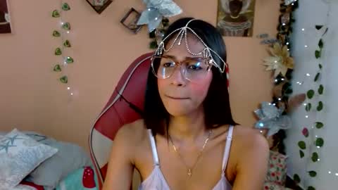 Snapshot of mara_summer chatting on 12-19-25, 01:18 Mara 3 online show from 12-19-25, 01:18