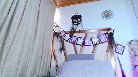 Snapshot of maraa_x chatting on 10-29-25, 07:37 maraa_x online show from 10-29-25, 07:37