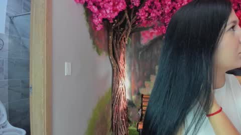 Snapshot of marahanson_ chatting on 12-17-25, 12:00 Mara Hanson online show from 12-17-25, 12:00